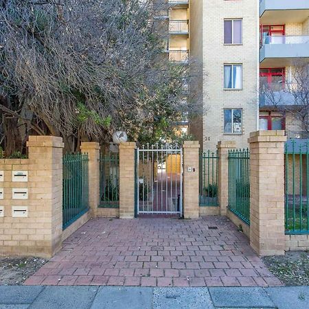 Sky High On Arundel - Central Fremantle Apartment מראה חיצוני תמונה