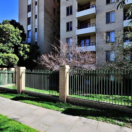 Sky High On Arundel - Central Fremantle Apartment מראה חיצוני תמונה