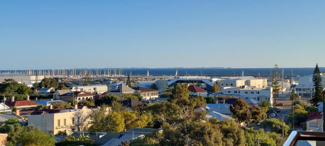 Sky High On Arundel - Central Fremantle Apartment מראה חיצוני תמונה