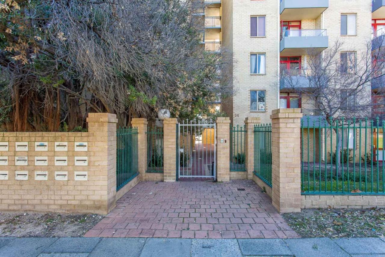 Sky High On Arundel - Central Fremantle Apartment מראה חיצוני תמונה