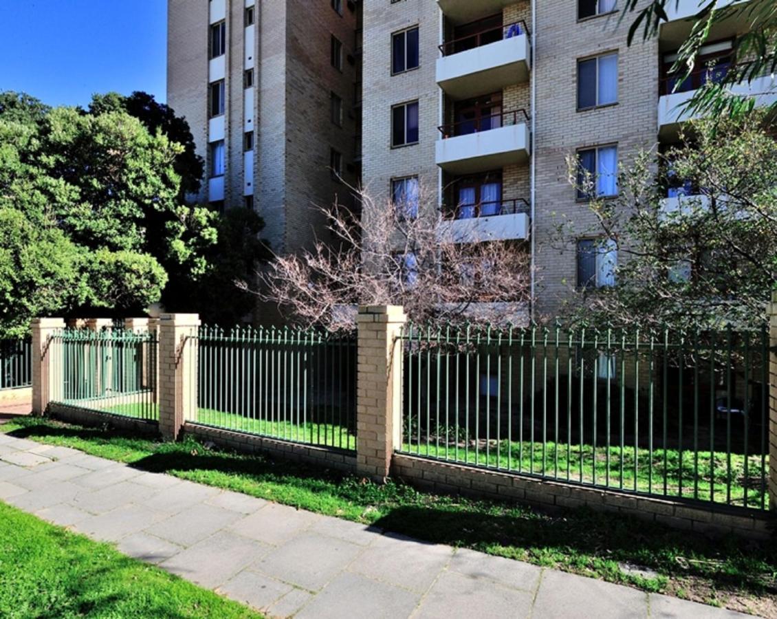 Sky High On Arundel - Central Fremantle Apartment מראה חיצוני תמונה